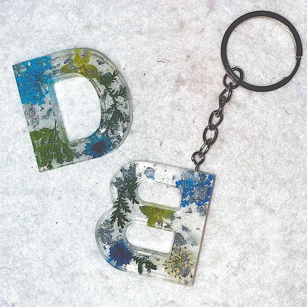 Keychain Resin Letter with flower Different Color